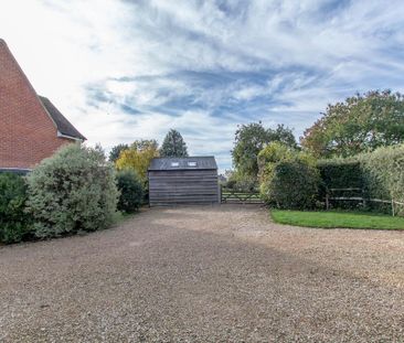 4 bedroom semi-detached house to rent - Photo 3