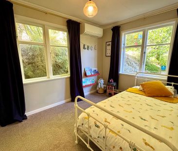 Tranquil Khandallah home - walk to train, village - Photo 3