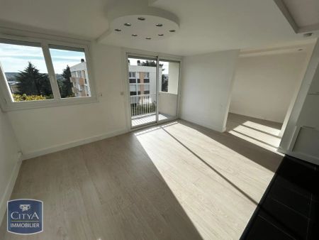 Appartement à louer 4 pièces 65.96m² - Photo 2