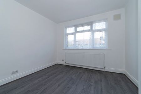 3 Bed Terraced House, Kynaston Avenue, CR7 - Photo 2