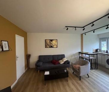 Une chambre avec salle de bain privative - Photo 1