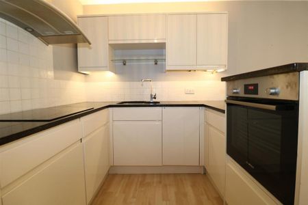 2 bedroom mews to rent - Photo 3