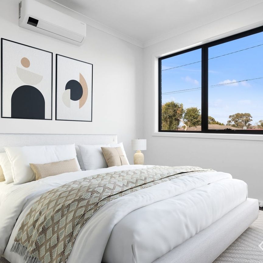 Modern Residence with Luxurious Features in the Heart of Bayswater - Photo 1