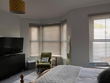 1 bedroom in a house share to rent - Photo 3