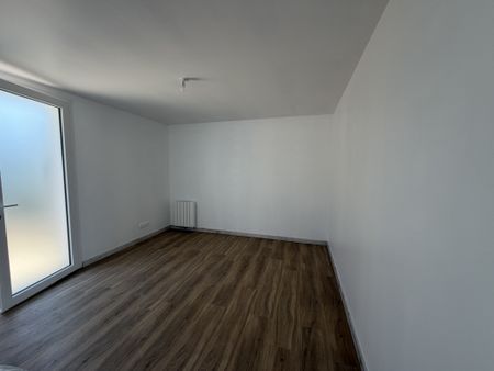 Location Appartement 2 pièces 42m² MESLAY DU MAINE 53170 - Photo 4