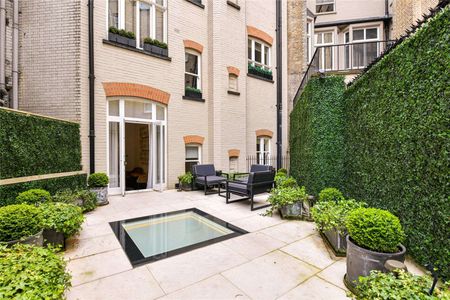 This 3 bedroom duplex flat is finished to an impeccable standard, boasting over 2559 square feet of breath-taking space in the heart of Knightsbridge. - Photo 3