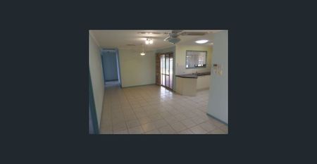 PREPARE YOURSELF FOR SUMMER! DUCTED A/C AND SOLAR! - Photo 4