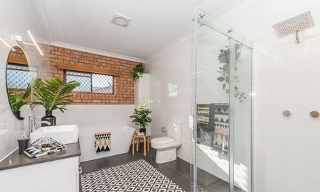 Spacious Family Home in a Quiet Annandale Court - Photo 2