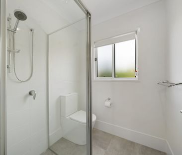 MODERN, FULLY FURNISHED, STUDIO APARTMENT - Photo 2