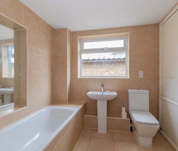 2 bedroom end of terrace house to rent - Photo 3