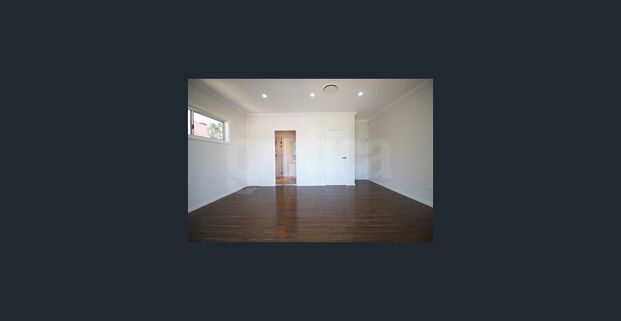 Generous Modern Updated 4 Bedroom Duplex 3 Minutes to Station - Photo 1