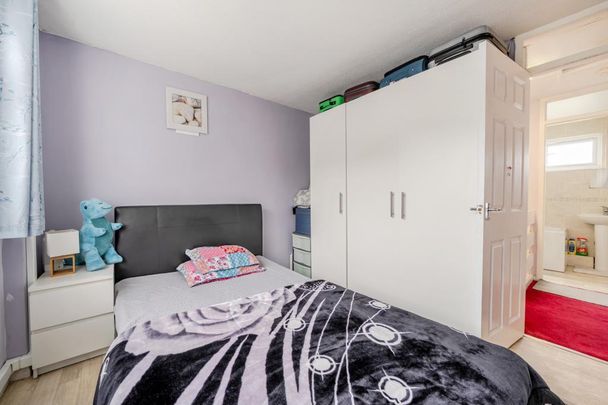 3 bedroom end of terrace house to rent - Photo 1