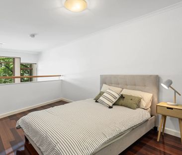 Fully Furnished "New York" Style Loft Apartment - Photo 5