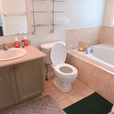 Furnished room ensuite bathroom for rent - Photo 3