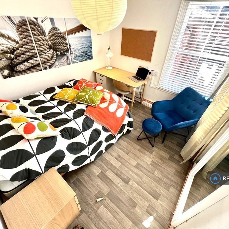 1 bedroom in a house share to rent - Photo 1