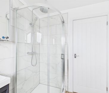 3 bedroom House To Let Total Size: 1206 SQ FT - Photo 2