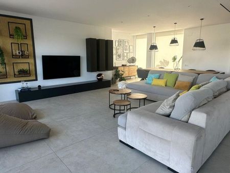 5 bedroom luxury Villa for rent in Benalmádena, Andalusia - Photo 2