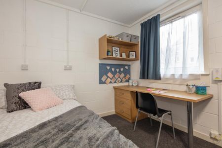 1 bedroom in a flat share to rent - Photo 5