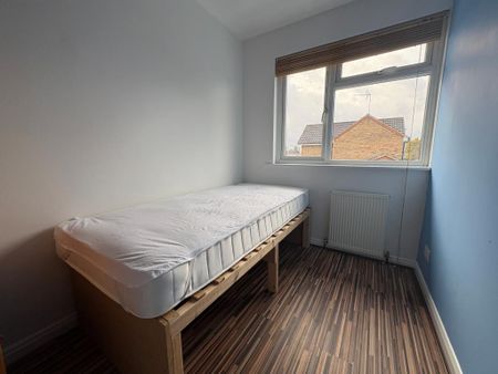 3 bedroom end of terrace house to rent - Photo 4