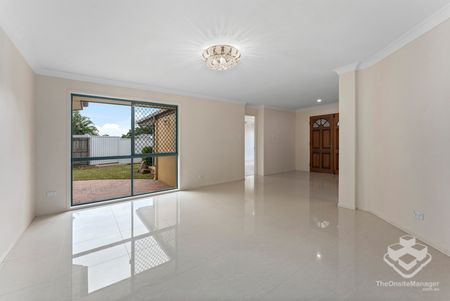 Freshly Painted Spacious Five-Bedroom Family Sweet Home – Available Now - Photo 4