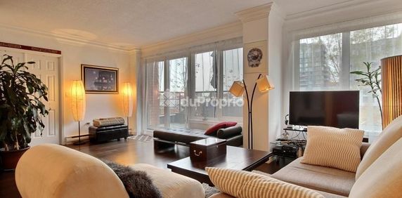 Condo 4 1/2 dans le Vieux-Montréal - Garage intérieur | Terrasse | Jardin intérieur - Photo 2