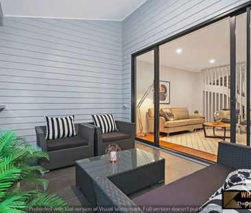 Pristine modern 3 bedroom townhouse - Photo 4