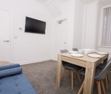 4 bedroom House To Let Total Size: 1077 SQ FT - Photo 1