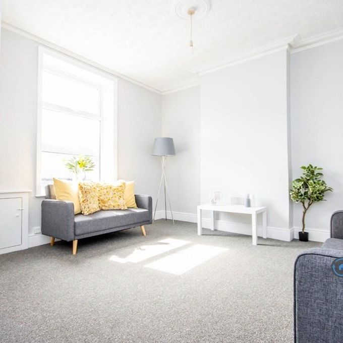 3 bedroom end of terrace house to rent - Photo 1