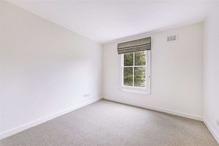 A recently refurbished first floor two bedroom flat - Photo 2