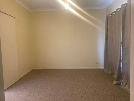 Charming Family Home - Photo 4