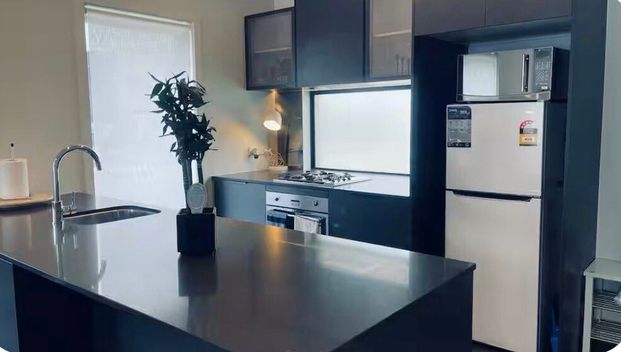 Avondale Heights - Photo 1