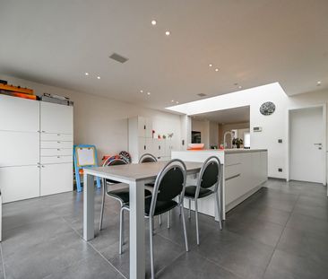 Recent gerenoveerde gezinswoning te Sint-Eloois-Winkel - Photo 6