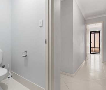 Low-Maintenance 3-Bedroom Villa in Convenient Location - Photo 1