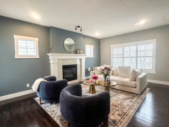 Executive Inner City Home Near North Glenmore Park | Pet Friendly - Photo 1