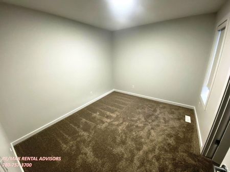 UPPER 2127 Muckleplum Crescent Southwest - Photo 4