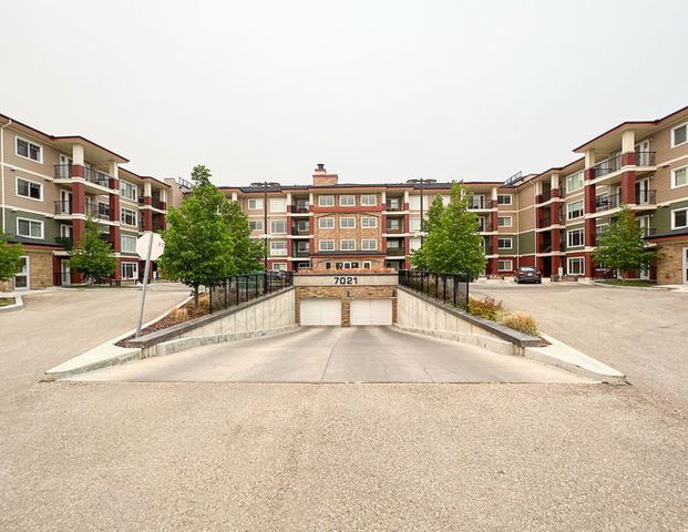 Terwillegar's Luxurious and Mature Lake View Style Condo Building, The Quay 2B2B | Edmonton - Photo 1