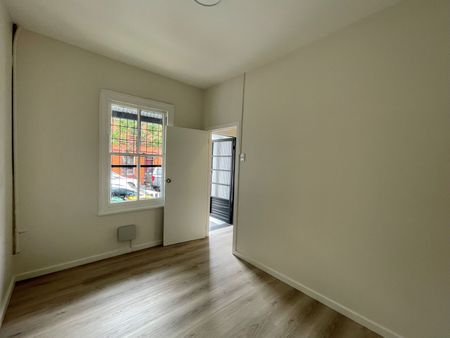 Updated 2 bedroom terrace in a wonderful location - Photo 3