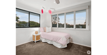 Spacious Family Retreat in Gordon Park - Photo 3