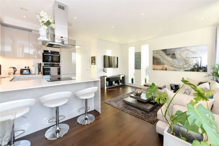 Two bedroom, two bathroom penthouse apartment with a wraparound roof terrace with panoramic views of London. - Photo 2