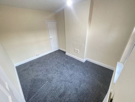 2 Bedroom Terraced House - Photo 2
