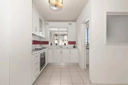 Stylishly Renovated Two-Bedroom Unit in a Prime Eastwood Location - Photo 3