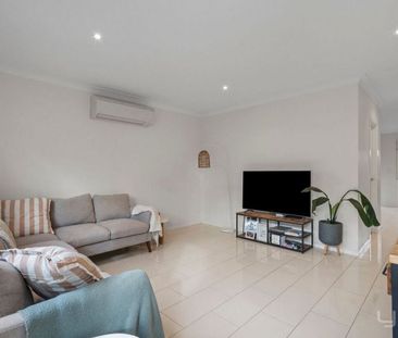 Modern 3 Bedroom Townhouse in the Heart of Pimpama - Photo 1