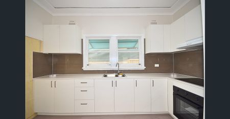 Renovated 2 Bedroom House!! - Photo 5