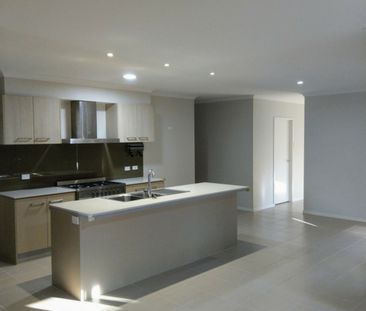 Rare 4 bedroom beauty in the hills! - Photo 6