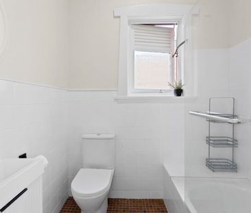 TOP-FLOOR ART DECO STUDIO IN PRIME VILLAGE LOCATION - Photo 6