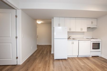 **ALL INCLUSIVE** 1 Bedroom Lower Unit in Welland!! - Photo 3