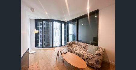 Luxury Living in the heart of CBD - Fully furnished - Photo 3