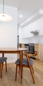 Loft Spacieux au Centre-Ville – Entièrement Équipé et Moderne - Photo 3