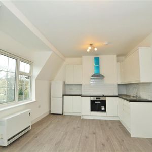 London Road, Isleworth - Photo 2