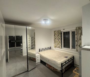 3 Bed Flat, Chatsworth Road, NW2 - Photo 4